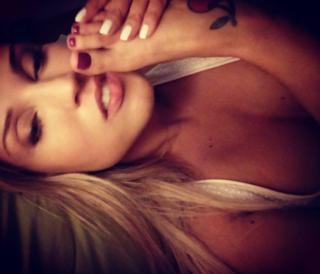 Pietra Príncipe feet photo thumbnail