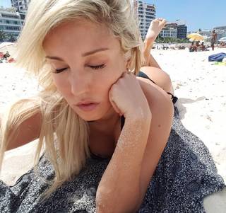 Pietra Príncipe feet photo thumbnail