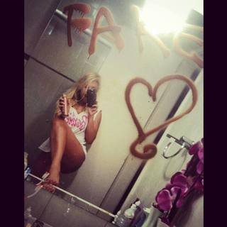 Pietra Príncipe feet photo thumbnail