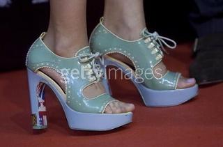 Pilar Rubio feet photo thumbnail