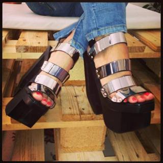 Pilar Rubio feet photo thumbnail