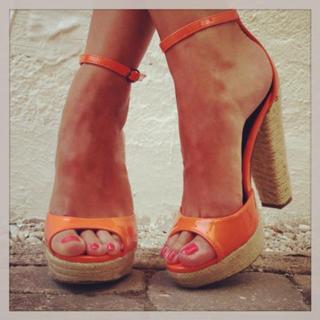 Pilar Rubio feet photo thumbnail
