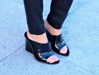 Pilar Rubio feet photo thumbnail