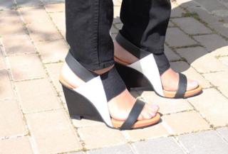 Pilar Rubio feet photo thumbnail