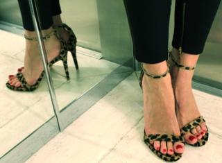 Pilar Rubio feet photo thumbnail