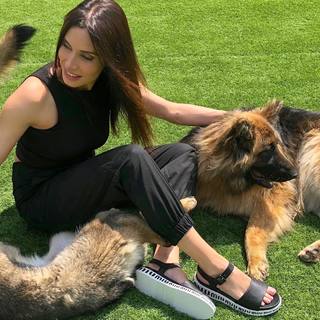 Pilar Rubio feet photo thumbnail