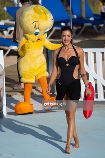 Pilar Rubio feet photo thumbnail