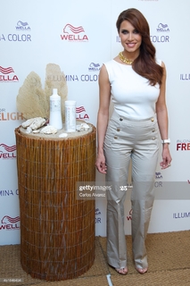 Pilar Rubio feet photo thumbnail