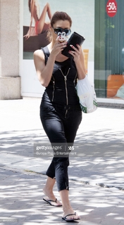 Pilar Rubio feet photo thumbnail