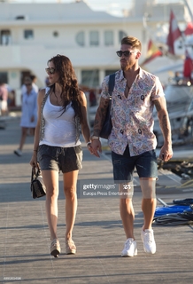 Pilar Rubio feet photo thumbnail