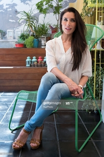 Pilar Rubio feet photo thumbnail