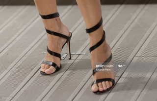 Pilar Rubio feet photo thumbnail