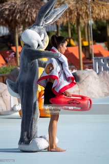 Pilar Rubio feet photo thumbnail