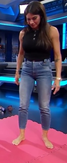 Pilar Rubio feet photo thumbnail