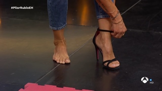 Pilar Rubio feet photo thumbnail