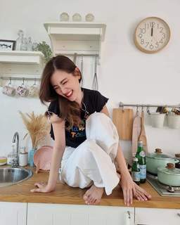 Pimchanok Leuwisetpaiboon feet photo 14