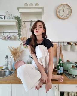 Pimchanok Leuwisetpaiboon feet photo 12