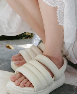 Pimchanok Leuwisetpaiboon feet photo 4