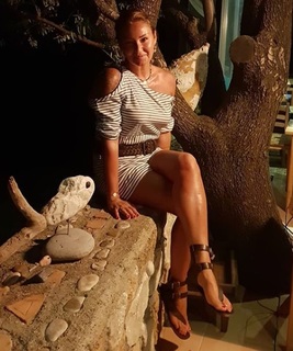 Pinar Altug feet photo thumbnail