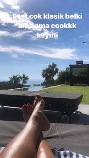 Pinar Altug feet photo thumbnail