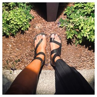 Pinar Altug feet photo thumbnail