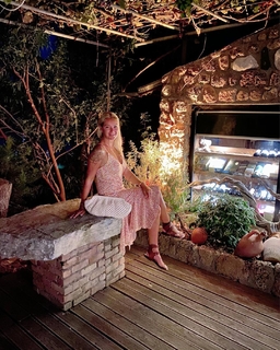 Pinar Altug feet photo thumbnail