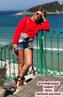 Pinar Altug feet photo thumbnail