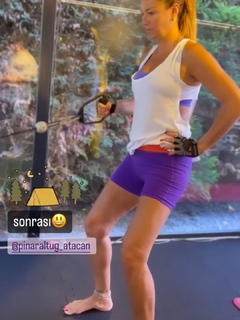 Pinar Altug feet photo thumbnail