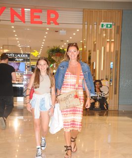 Pinar Altug feet photo thumbnail