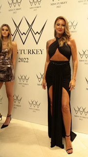 Pinar Altug feet photo thumbnail