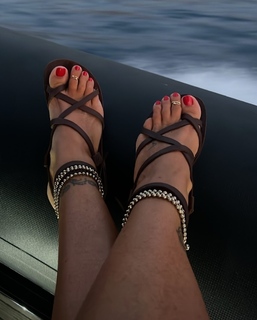 Pinar Altug feet photo thumbnail