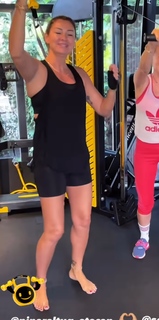 Pinar Altug feet photo thumbnail
