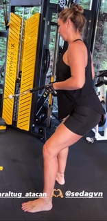 Pinar Altug feet photo thumbnail