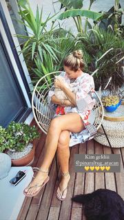 Pinar Altug feet photo thumbnail