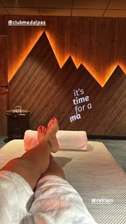 Pinar Altug feet photo thumbnail
