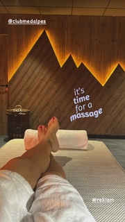 Pinar Altug feet photo thumbnail