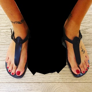 Pinar Altug feet photo thumbnail