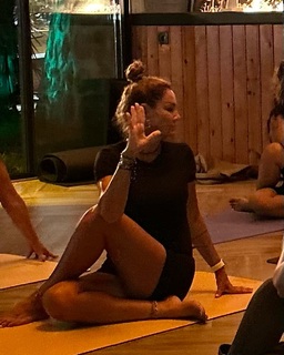 Pinar Altug feet photo thumbnail