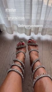 Pinar Altug feet photo thumbnail