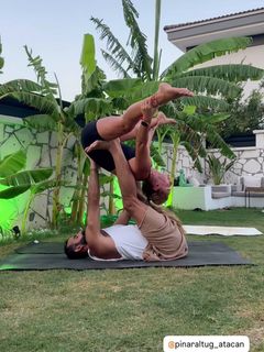 Pinar Altug feet photo thumbnail