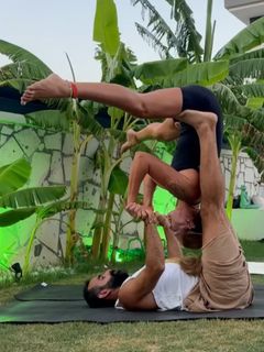 Pinar Altug feet photo thumbnail