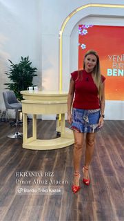 Pinar Altug feet photo thumbnail