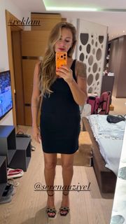 Pinar Altug feet photo thumbnail