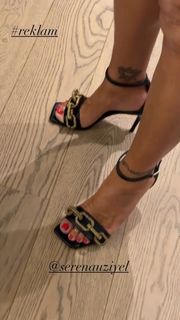 Pinar Altug feet photo thumbnail