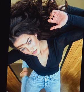 Pinar Deniz feet photo thumbnail