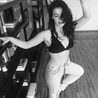 Pinar Deniz feet photo thumbnail
