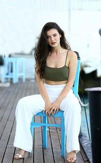 Pinar Deniz feet photo thumbnail