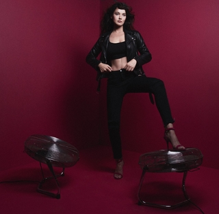 Pinar Deniz feet photo thumbnail