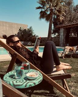 Pinar Deniz feet photo thumbnail