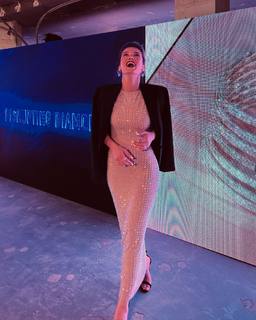 Pinar Deniz feet photo thumbnail